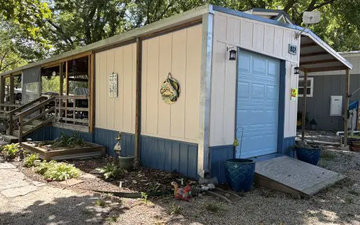 Platinum Cottage on Grand Lake O the Cherokees in NE OK.  (Cleora, Oklahoma)
