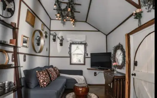 Hobbits Cottage Tiny Home, Magnolia Texas