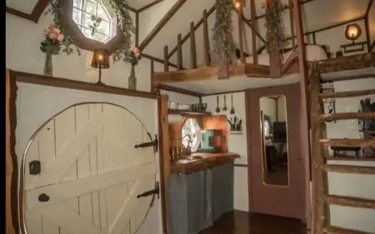 Hobbits Cottage Tiny Home, Magnolia Texas