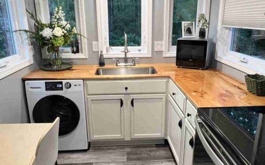 SOLD Chester's Perfect Turn Key Tiny Home – Delivered from Virginia