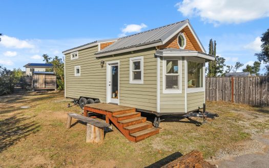 15 Braemoor Dr Santa Cruz – Custom tiny house on a buildable lot with all utilities in place