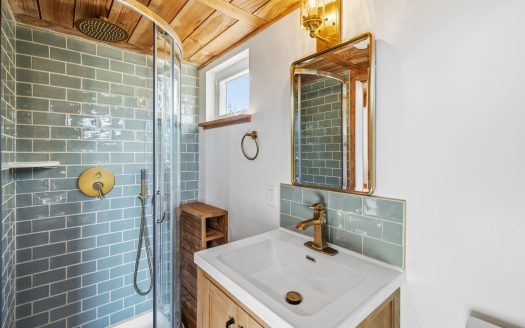 15 Braemoor Dr Santa Cruz – Custom tiny house on a buildable lot with all utilities in place
