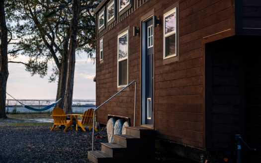 Move in Ready Tiny Home on Gorgeous Private Lot in Florida! (Suzanne)