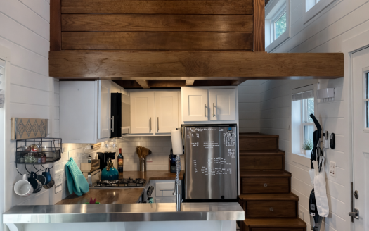 Move in Ready Tiny Home on Gorgeous Private Lot in Florida! (Suzanne)