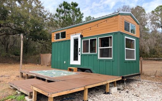 20′ Sunny Tampa FL Getaway with Deck