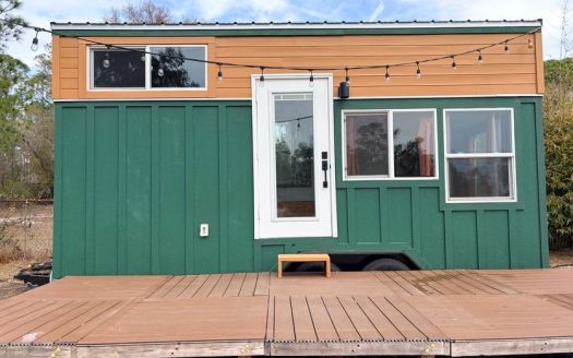 20′ Sunny Tampa FL Getaway with Deck