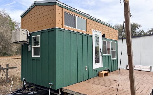 20′ Sunny Tampa FL Getaway with Deck