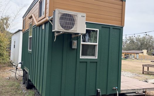 20′ Sunny Tampa FL Getaway with Deck