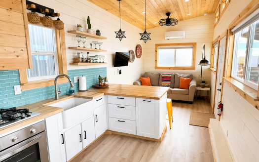 Les's NOAH & THIA Western Themed Tiny Home, Fully Furnished/Turn-Key