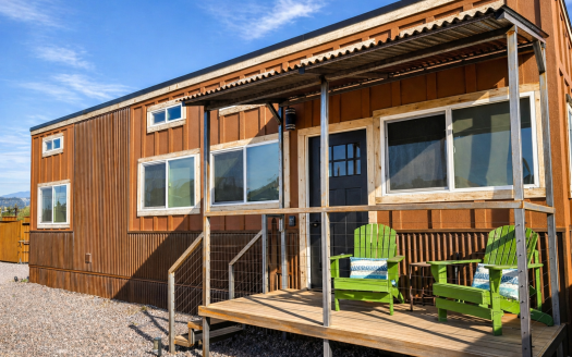 Les's NOAH & THIA Western Themed Tiny Home, Fully Furnished/Turn-Key
