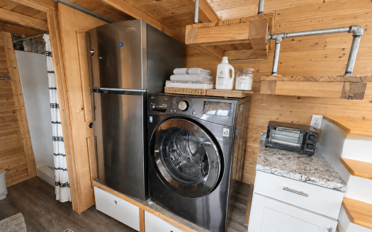 30ft Tiny Home with Washer/Dryer + 2 Lofts! (Dennis)
