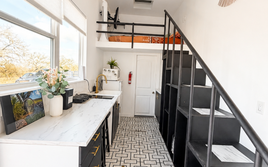 Jeremy's Black Beauty Fully Furnished Tiny Home, Successful Airbnb Rental!