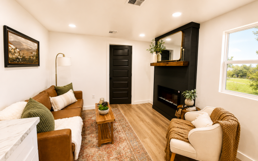 Huge Main Level Tiny Home with 2 Bedrooms! (Jolynn)