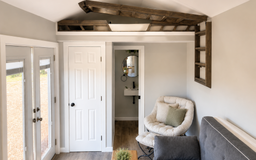 Turnkey Charming California Tiny Home on Wheels, All Appliances and Furniture Included!