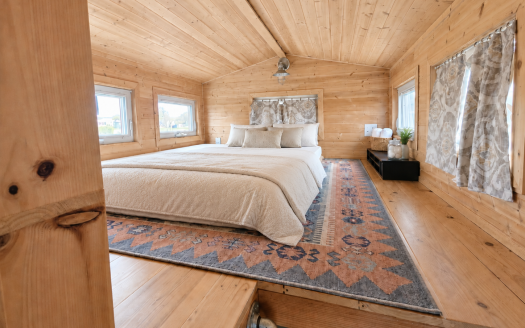 30ft Tiny Home with Washer/Dryer + 2 Lofts! (Dennis)
