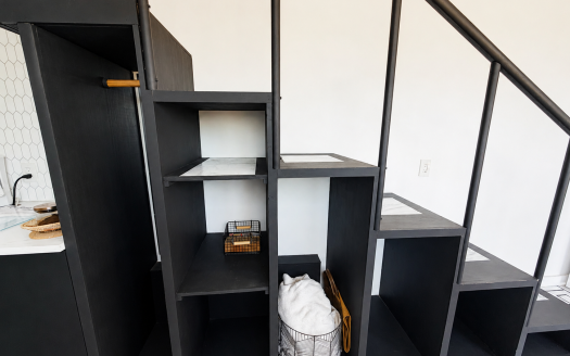 Jeremy's Black Beauty Fully Furnished Tiny Home, Successful Airbnb Rental!