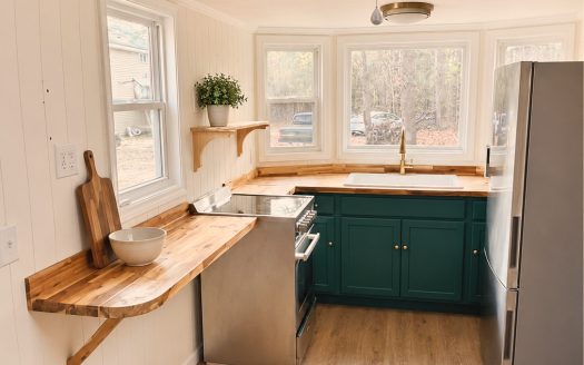 Charming Double lofted Tiny Home with Washer/Dryer included!