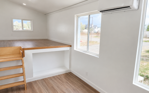 Spacious Gooseneck For Sale! Delivery Ready