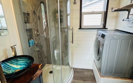 Cold-Weather Tiny House – NOAH Certified – Parking Available – Clear Lake, Iowa