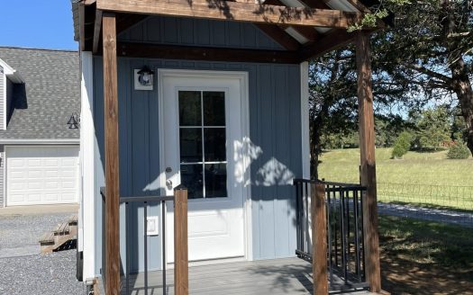 A Must See!!! Beautiful Brand New 35' Custom Built Tiny Home, Sleeps 4, Shiplap Walls, Wifi compatible, Full size appliances, Walk in shower, W/D