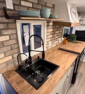 Beautiful Fully Equipped Tiny Home on Wheels in Sierra Vista Arizona